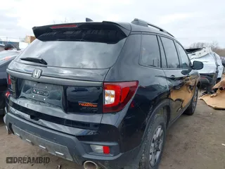 2022 Honda Passport TrailSport with VIN 5FNYF8H60NB011632, listed as a IAAI auction lot 41779705 with 42,038 mi miles. Bid and sale history available at carsss.com. Image 4.