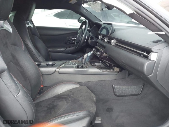 2021 Toyota GR Supra 2.0 with VIN WZ1DB2C07MW039661, listed as a IAAI auction lot 41331765 with 1 mi miles. Bid and sale history available at carsss.com. Image 5.