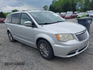2011 Chrysler Town & Country Limited z VIN 2A4RR6DG9BR614281, wystawiony jako IAAI lot #42117737 z przebiegiem 191 656 mil mil oraz . Historia ofert i sprzedaży dostępna na DreamBid. Obrazek 1.