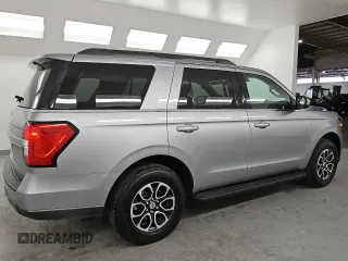 2024 Ford Expedition XLT with VIN 1FMJU1J84REA60278, listed as a Copart auction lot 49220535 with 25,363 mi miles and Clean Title. Bid and sale history available at carsss.com. Image 3.