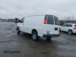 2006 GMC Savana Cargo Van with VIN 1GTGG25V761215758, listed as a IAAI auction lot 41564918 with 135,990 mi miles. Bid and sale history available at carsss.com. Image 3.