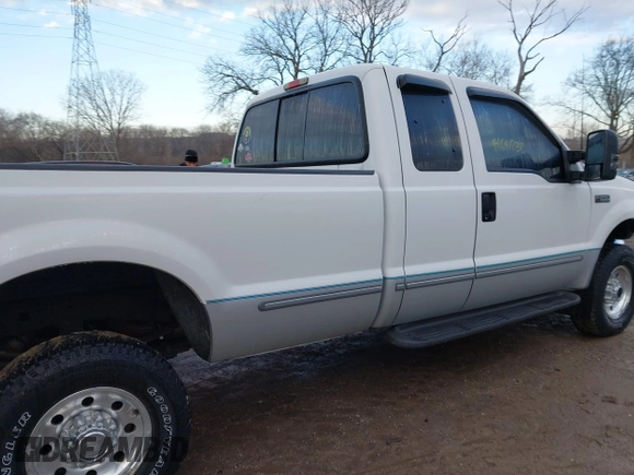 1999 Ford F-250 XL with VIN 1FTNX21F7XEB78484, listed as a IAAI auction lot 41641232 with 176,395 mi miles and . Bid and sale history available at DreamBid. Image 13.