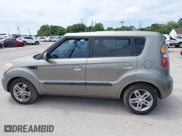 2010 Kia Soul + with VIN KNDJT2A20A7084899, listed as a IAAI auction lot 41990009 with 210,572 mi miles and . Bid and sale history available at DreamBid. Image 15.