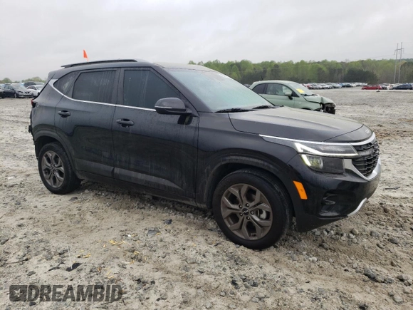 2024 Kia Seltos S z VIN KNDEU2AA0R7551238, wystawiony jako Copart lot #50701335 z przebiegiem 19 498 mil mil oraz Szkoda całkowita • Salvage title. Historia ofert i sprzedaży dostępna na DreamBid. Obrazek 4.