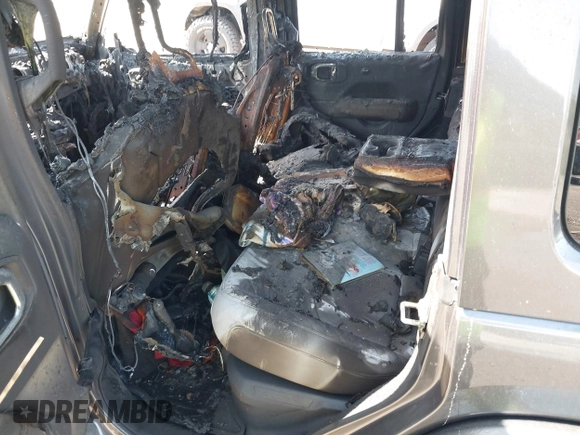 2021 Jeep Wrangler Unlimited Sahara z VIN 1C4JJXP60MW643293, wystawiony jako IAAI lot #42276393 z przebiegiem Nie podano mil oraz . Historia ofert i sprzedaży dostępna na DreamBid. Obrazek 8.