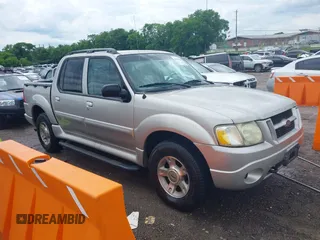 2004 Ford Explorer Sport Trac XLS z VIN 1FMZU77K44UB14590, wystawiony jako IAAI lot #42375288 z przebiegiem 231 668 mil mil oraz . Historia ofert i sprzedaży dostępna na DreamBid. Obrazek 1.