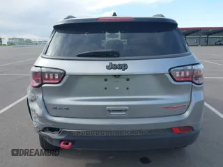 2019 Jeep Compass Trailhawk z VIN 3C4NJDDB6KT722424, wystawiony jako IAAI lot #42270528 z przebiegiem 98 007 mil mil oraz . Historia ofert i sprzedaży dostępna na DreamBid. Obrazek 16.