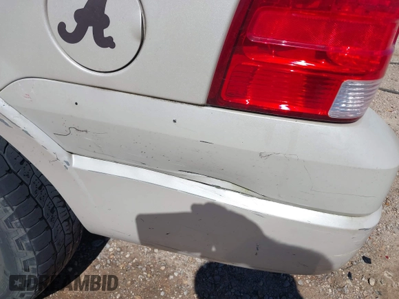 2005 Ford Expedition Limited with VIN 1FMFU20525LA93434, listed as a IAAI auction lot 41787625 with 242,057 mi miles. Bid and sale history available at carsss.com. Image 6.