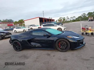 2023 Chevrolet Corvette 2LZ z VIN 1G1YE2D37P5601920, wystawiony jako IAAI lot #42228296 z przebiegiem 19 976 mil mil oraz . Historia ofert i sprzedaży dostępna na DreamBid. Obrazek 13.