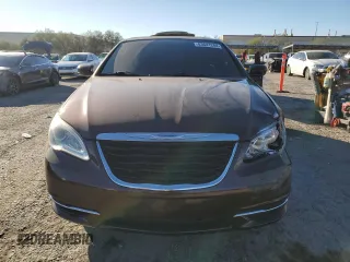 2013 Chrysler 200 Touring z VIN 1C3BCBEG2DN703954, wystawiony jako Copart lot #83641284 z przebiegiem 110 184 mil mil oraz Szkoda całkowita • Salvage title. Historia ofert i sprzedaży dostępna na DreamBid. Obrazek 5.