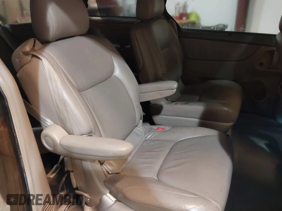 2004 Toyota Sienna XLE with VIN 5TDBA22C14S009558, listed as a IAAI auction lot 41843863 with 232,922 mi miles and . Bid and sale history available at DreamBid. Image 8.
