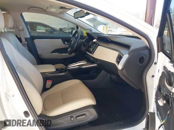2018 Honda Clarity Plug-In Hybrid Touring with VIN JHMZC5F38JC003207, listed as a IAAI auction lot 42057987 with 35,420 mi miles. Bid and sale history available at carsss.com. Image 5.
