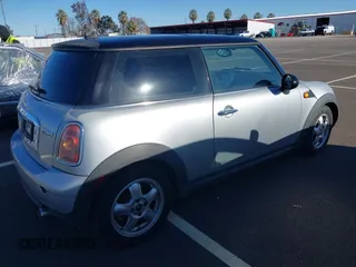 2008 MINI Hardtop with VIN WMWMF33548TU68524, listed as a IAAI auction lot 41515753 with 92,342 mi miles and . Bid and sale history available at DreamBid. Image 4.