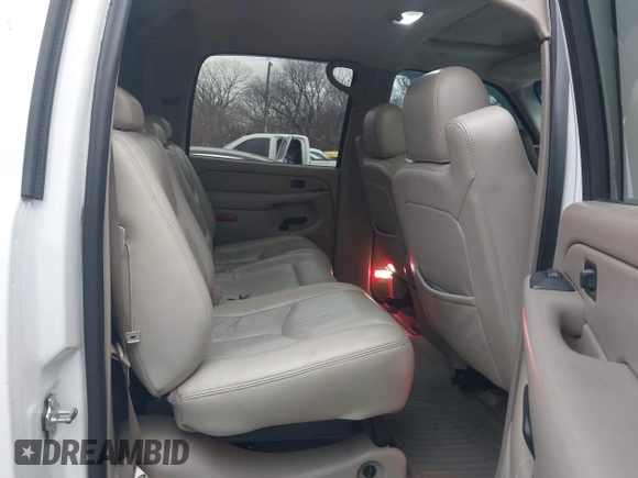 2005 Chevrolet Avalanche Z71 with VIN 3GNEK12Z65G200232, listed as a IAAI auction lot 41128043 with 173,874 mi miles. Bid and sale history available at carsss.com. Image 8.