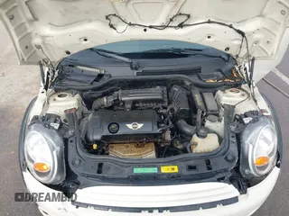 2011 MINI Hardtop z VIN WMWSU3C52BT092653, wystawiony jako IAAI lot #41788535 z przebiegiem 161 510 mil mil oraz . Historia ofert i sprzedaży dostępna na DreamBid. Obrazek 10.