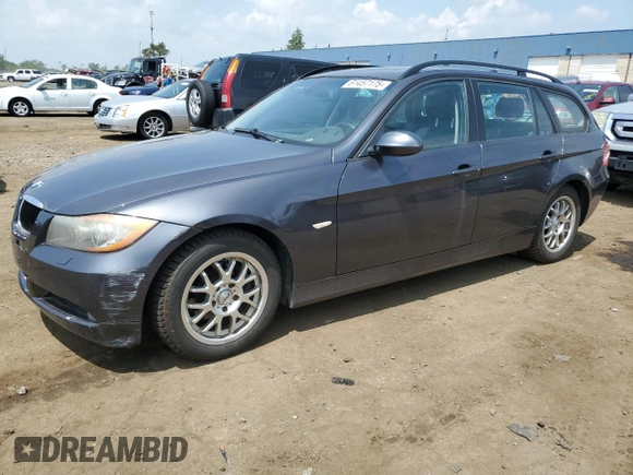 2007 BMW 3 Series 328i z VIN WBAVS13587FX15951, wystawiony jako Copart lot #61457175 z przebiegiem 153 167 mil mil oraz Czysty tytuł • Clean title. Historia ofert i sprzedaży dostępna na DreamBid. Obrazek 1.