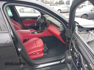 2023 Maserati Grecale Modena z VIN ZN682AVM5P7429357, wystawiony jako IAAI lot #42052948 z przebiegiem 11 019 mil mil oraz . Historia ofert i sprzedaży dostępna na DreamBid. Obrazek 5.
