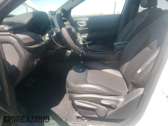 2025 Jeep Compass Trailhawk with VIN 3C4NJDDN2ST533537, listed as a Copart auction lot 61374825 with 8,889 mi miles and Clean title. Bid and sale history available at DreamBid. Image 7.