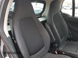 2012 Smart fortwo Pure z VIN WMEEJ3BA2CK549445, wystawiony jako Copart lot #48352495 z przebiegiem 53 406 mil mil oraz Tytuł czysty. Historia ofert i sprzedaży dostępna na DreamBid. Obrazek 10.