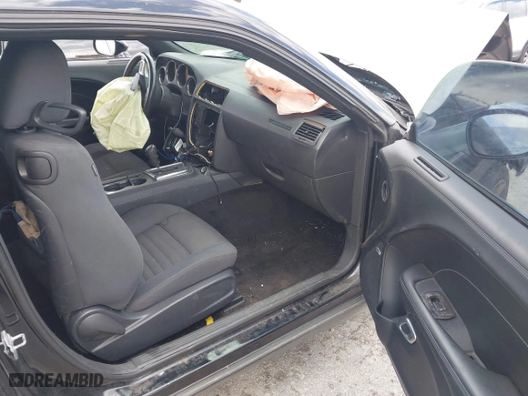 2013 Dodge Challenger SXT with VIN 2C3CDYAG2DH511985, listed as a IAAI auction lot 41917707 with 111,872 mi miles. Bid and sale history available at carsss.com. Image 5.