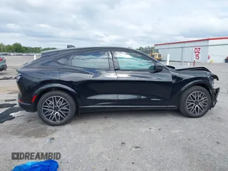 2024 Ford Mustang Mach-E Premium z VIN 3FMTK3R72RMA42779, wystawiony jako IAAI lot #42099121 z przebiegiem 1 791 mil mil oraz . Historia ofert i sprzedaży dostępna na DreamBid. Obrazek 13.