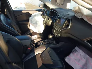 2019 Jeep Cherokee Latitude Plus с VIN 1C4PJMLX0KD123482, выставлен на аукционе IAAI как лот 41824300 с пробегом 71 119 миль миль и . История ставок и продаж доступна на DreamBid. Изображение 5.