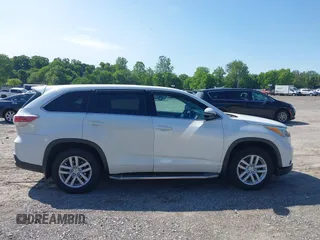 2015 Toyota Highlander LE z VIN 5TDBKRFH4FS176625, wystawiony jako IAAI lot #42388941 z przebiegiem 409 815 mil mil oraz . Historia ofert i sprzedaży dostępna na DreamBid. Obrazek 13.