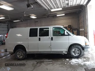 2016 GMC Savana Cargo Van with VIN 1GTW7AFF8G1261629, listed as a IAAI auction lot 41579429 with 92,566 mi miles. Bid and sale history available at carsss.com. Image 14.