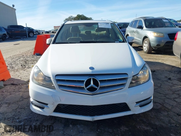 2013 Mercedes-Benz C 300 Sport z VIN WDDGF8AB1DR270633, wystawiony jako IAAI lot #41327883 z przebiegiem 151 021 mil mil oraz . Historia ofert i sprzedaży dostępna na DreamBid. Obrazek 12.
