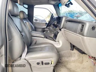 2005 Chevrolet Suburban Z71 with VIN 3GNFK16Z35G195828, listed as a Copart auction lot 88249925 with 254,252 mi miles and Salvage Title. Bid and sale history available at carsss.com. Image 7.
