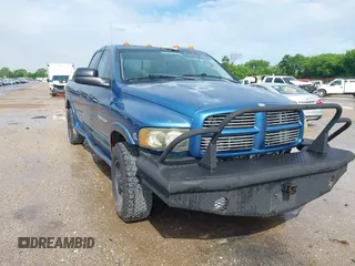 2004 Dodge 3500 ST z VIN 3D3LU38C64G106320, wystawiony jako IAAI lot #42107561 z przebiegiem 212 259 mil mil oraz . Historia ofert i sprzedaży dostępna na DreamBid. Obrazek 1.