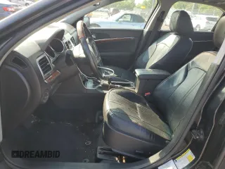 2010 Lincoln MKZ z VIN 3LNHL2GCXAR751058, wystawiony jako Copart lot #58390005 z przebiegiem 61 452 mil mil oraz Szkoda całkowita • Salvage title. Historia ofert i sprzedaży dostępna na DreamBid. Obrazek 7.