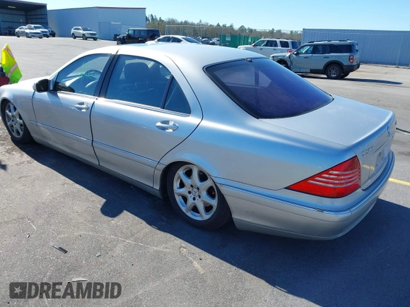 2004 Mercedes-Benz S-Class 5.0L with VIN WDBNG84J74A403779, listed as a IAAI auction lot 41346259 with 224,485 mi miles. Bid and sale history available at carsss.com. Image 3.