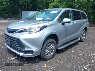 2022 Toyota Sienna LE z VIN 5TDKRKEC9NS118226, wystawiony jako IAAI lot #42535412 z przebiegiem 74 084 mil mil oraz . Historia ofert i sprzedaży dostępna na DreamBid. Obrazek 18.