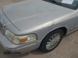 2009 Mercury Grand Marquis LS z VIN 2MEHM75V89X606342, wystawiony jako IAAI lot #42415794 z przebiegiem 103 166 mil mil oraz . Historia ofert i sprzedaży dostępna na DreamBid. Obrazek 6.