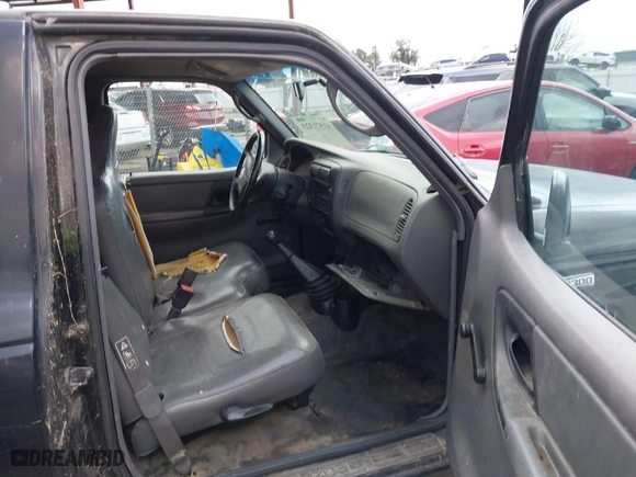 2003 Mazda B-Series 2WD Truck SX with VIN 4F4YR12D23TM09609, listed as a IAAI auction lot 41571323 with 194,860 mi miles. Bid and sale history available at carsss.com. Image 5.