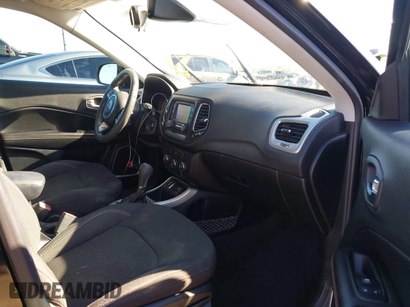 2018 Jeep Compass Sport with VIN 3C4NJCAB3JT368651, listed as a IAAI auction lot 40860158 with 69,801 mi miles. Bid and sale history available at carsss.com. Image 5.