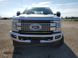 2018 Ford F-350 XL z VIN 1FT8W3BT1JEB01191, wystawiony jako Copart lot #61360815 z przebiegiem 211 542 mil mil oraz Czysty tytuł • Clean title. Historia ofert i sprzedaży dostępna na DreamBid. Obrazek 5.