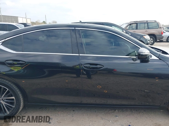 2022 Lexus ES 350 z VIN 58ADZ1B14NU113733, wystawiony jako IAAI lot #41722782 z przebiegiem 41 668 mil mil oraz . Historia ofert i sprzedaży dostępna na DreamBid. Obrazek 13.