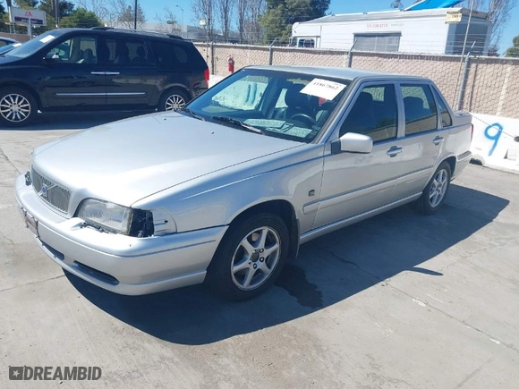 2000 Volvo S70 with VIN YV1LS61J8Y2651811, listed as a IAAI auction lot 41867862 with 174,509 mi miles. Bid and sale history available at carsss.com. Image 2.
