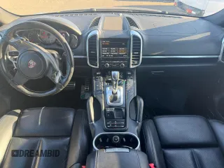 2011 Porsche Cayenne S z VIN WP1AB2A21BLA41795, wystawiony jako Copart lot #52769055 z przebiegiem 161 613 mil mil oraz Tytuł czysty. Historia ofert i sprzedaży dostępna na DreamBid. Obrazek 7.