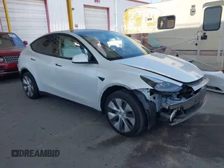 2024 Tesla Model Y Long Range z VIN 7SAYGDEE4RA258384, wystawiony jako IAAI lot #42293865 z przebiegiem 27 616 mil mil oraz . Historia ofert i sprzedaży dostępna na DreamBid. Obrazek 1.