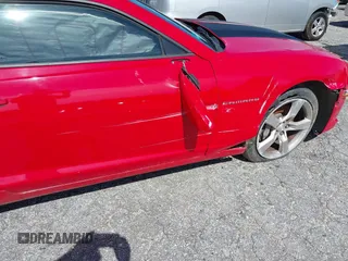 2010 Chevrolet Camaro 2SS z VIN 2G1FK1EJ0A9184965, wystawiony jako IAAI lot #37813703 z przebiegiem 134 124 mil mil oraz . Historia ofert i sprzedaży dostępna na DreamBid. Obrazek 6.
