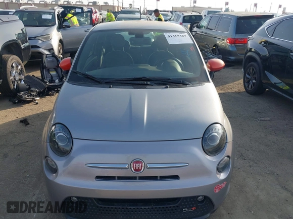 2016 FIAT 500e z VIN 3C3CFFGE0GT221907, wystawiony jako IAAI lot #41450429 z przebiegiem 84 083 mil mil oraz . Historia ofert i sprzedaży dostępna na DreamBid. Obrazek 6.