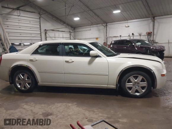 2006 Chrysler 300 Touring with VIN 2C3LK53G76H518015, listed as a IAAI auction lot 41440502 with 117,789 mi miles. Bid and sale history available at carsss.com. Image 13.