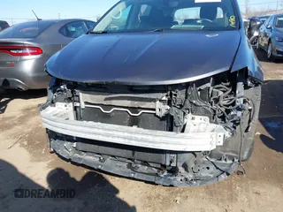 2019 Chrysler Pacifica Touring Plus z VIN 2C4RC1FG3KR708986, wystawiony jako IAAI lot #41744300 z przebiegiem 123 043 mil mil oraz . Historia ofert i sprzedaży dostępna na DreamBid. Obrazek 6.