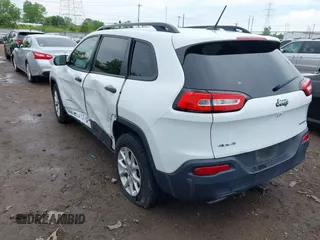 2016 Jeep Cherokee Sport z VIN 1C4PJMAS5GW268097, wystawiony jako IAAI lot #42211745 z przebiegiem 101 496 mil mil oraz . Historia ofert i sprzedaży dostępna na DreamBid. Obrazek 3.