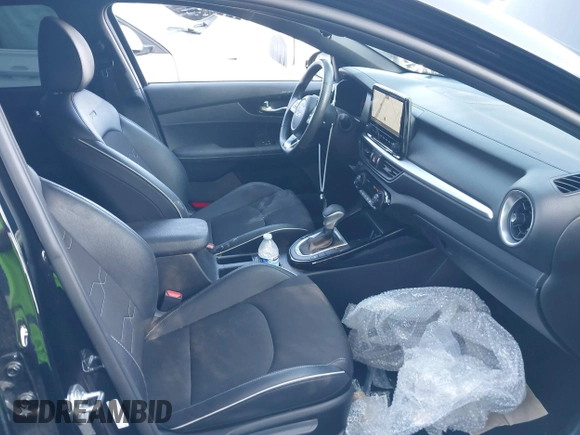 2023 Kia Forte GT-Line z VIN 3KPF54AD8PE539617, wystawiony jako IAAI lot #41890617 z przebiegiem 26 855 mil mil oraz . Historia ofert i sprzedaży dostępna na DreamBid. Obrazek 5.