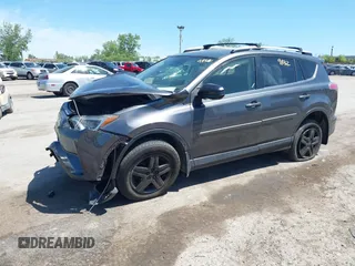 2018 Toyota RAV4 LE с VIN JTMBFREVXJJ745379, выставлен на аукционе IAAI как лот 42269832 с пробегом Не указан миль и . История ставок и продаж доступна на DreamBid. Изображение 2.