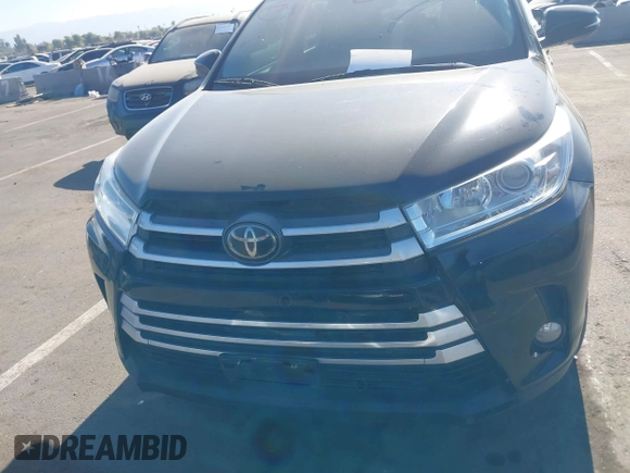 2018 Toyota Highlander LE with VIN 5TDZZRFH5JS266501, listed as a IAAI auction lot 41209838 with 99,340 mi miles and . Bid and sale history available at DreamBid. Image 6.